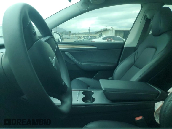 2023 Tesla Model Y Performance z VIN 7SAYGDEFXPF801908, wystawiony jako Copart lot #50737655 z przebiegiem Nie podano mil oraz Szkoda całkowita • Salvage title. Historia ofert i sprzedaży dostępna na DreamBid. Obrazek 7.