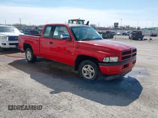 1996 Dodge 1500 z VIN 3B7HC13Z3TG199832, wystawiony jako IAAI lot #41842558 z przebiegiem 208 045 mil mil oraz . Historia ofert i sprzedaży dostępna na DreamBid. Obrazek 1.