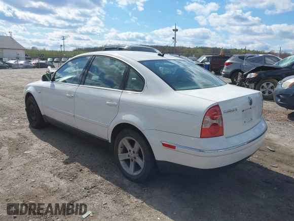 2004 Volkswagen Passat GLX with VIN WVWRH63B64P150935, listed as a IAAI auction lot 42064933 with 174,357 mi miles and . Bid and sale history available at DreamBid. Image 3.