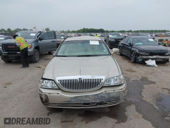 2009 Lincoln Town Car Signature Limited z VIN 2LNHM82V19X631610, wystawiony jako IAAI lot #42074205 z przebiegiem Nie podano mil oraz . Historia ofert i sprzedaży dostępna na DreamBid. Obrazek 12.