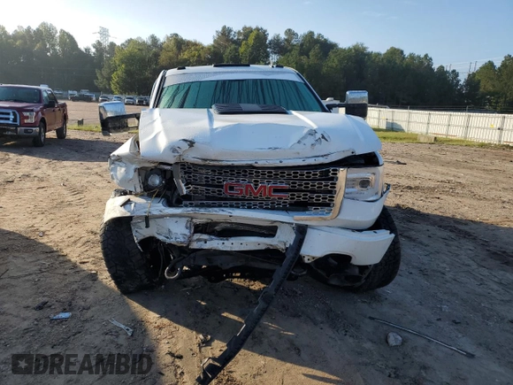 2013 GMC Sierra 3500HD SRW Denali z VIN 1GT426E86DF130266, wystawiony jako Copart lot #73859924 z przebiegiem 183 238 mil mil oraz Szkoda całkowita • Salvage title. Historia ofert i sprzedaży dostępna na DreamBid. Obrazek 5.