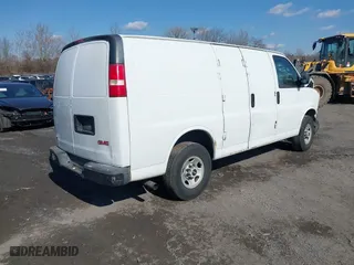 2009 GMC Savana Cargo Van with VIN 1GTGG25C591106833, listed as a IAAI auction lot 41381092 with 380,569 mi miles. Bid and sale history available at carsss.com. Image 4.
