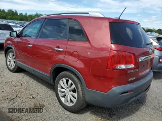 2011 Kia Sorento EX z VIN 5XYKUDA24BG086804, wystawiony jako Copart lot #57394805 z przebiegiem 148 932 mil mil oraz Szkoda całkowita • Salvage title. Historia ofert i sprzedaży dostępna na DreamBid. Obrazek 2.