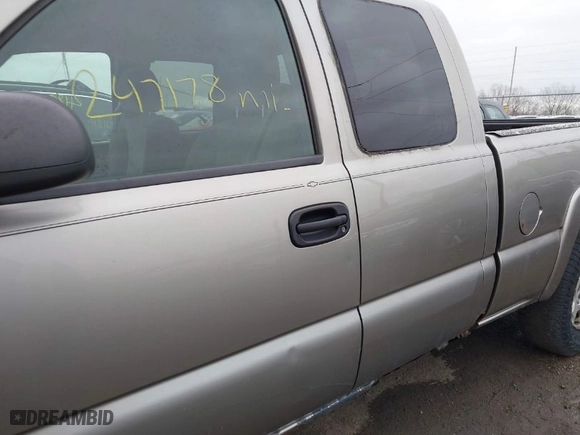 2003 Chevrolet Silverado 1500 LT with VIN 1GCEK19T33E268065, listed as a IAAI auction lot 41838254 with 247,179 mi miles. Bid and sale history available at carsss.com. Image 14.