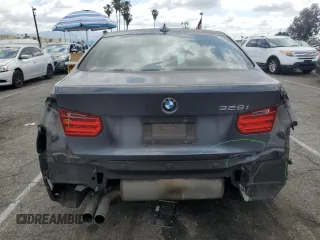 2013 BMW 3 Series 328i z VIN WBA3C1C54DF441678, wystawiony jako Copart lot #56226705 z przebiegiem 96 829 mil mil oraz Szkody całkowita. Historia ofert i sprzedaży dostępna na DreamBid. Obrazek 6.
