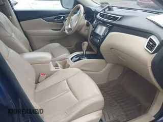 2015 Nissan Rogue SV z VIN 5N1AT2MV0FC782400, wystawiony jako IAAI lot #42253214 z przebiegiem 162 803 mil mil oraz . Historia ofert i sprzedaży dostępna na DreamBid. Obrazek 5.