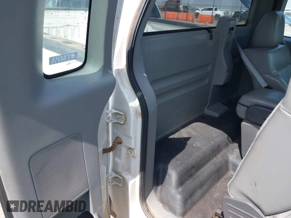 2008 Ford F-150 XL z VIN 1FTRF12228KC52794, wystawiony jako IAAI lot #42308870 z przebiegiem 240 057 mil mil oraz . Historia ofert i sprzedaży dostępna na DreamBid. Obrazek 8.
