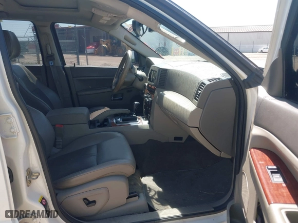 2005 Jeep Grand Cherokee Limited with VIN 1J8HR58265C551947, listed as a IAAI auction lot 41851248 with 205,230 mi miles. Bid and sale history available at carsss.com. Image 5.