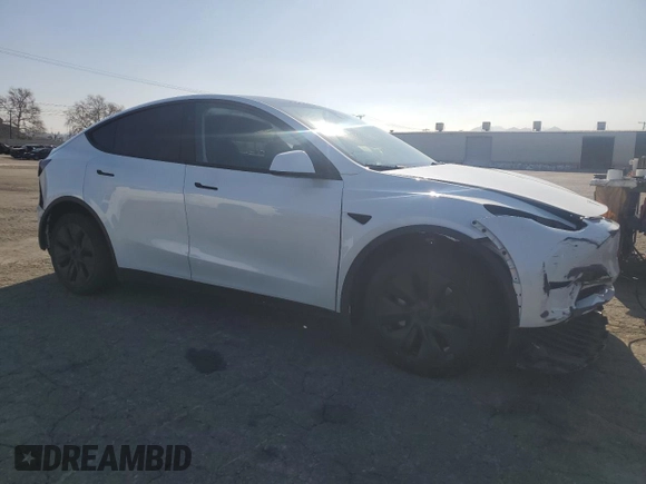 2024 Tesla Model Y with VIN 7SAYGDED1RF212974, listed as a Copart auction lot 44776005 with 16,841 mi miles and Salvage Title. Bid and sale history available at DreamBid. Image 4.