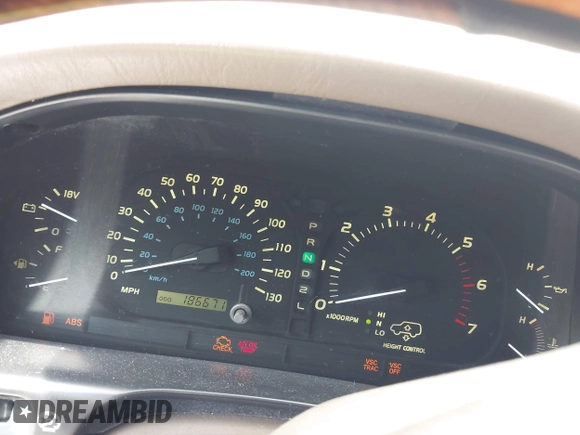 2001 Lexus LX 470 z VIN JTJHT00W613506010, wystawiony jako IAAI lot #42277268 z przebiegiem 186 671 mil mil oraz . Historia ofert i sprzedaży dostępna na DreamBid. Obrazek 7.