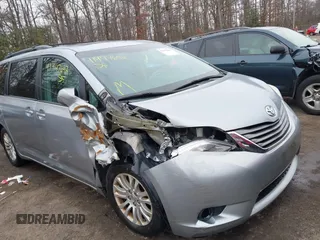 2014 Toyota Sienna XLE with VIN 5TDYK3DC5ES461184, listed as a IAAI auction lot 41447642 with 122,539 mi miles. Bid and sale history available at carsss.com. Image 6.