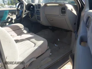 2001 Chevrolet S-10 LS with VIN 1GCCS19WX18259344, listed as a IAAI auction lot 41885132 with 77,628 mi miles and . Bid and sale history available at DreamBid. Image 5.