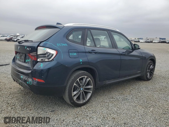 2013 BMW X1 xDrive28i z VIN WBAVL1C5XDVR85326, wystawiony jako Copart lot #58524225 z przebiegiem 138 389 mil mil oraz Szkoda całkowita • Salvage title. Historia ofert i sprzedaży dostępna na DreamBid. Obrazek 3.