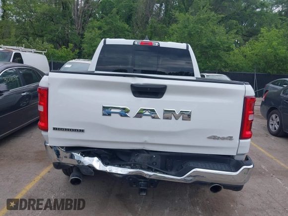 2025 Ram 1500 Big Horn z VIN 1C6SRFFP4SN562194, wystawiony jako IAAI lot #42213184 z przebiegiem 25 704 mil mil oraz . Historia ofert i sprzedaży dostępna na DreamBid. Obrazek 16.