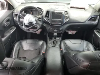 2019 Jeep Cherokee Latitude Plus z VIN 1C4PJLLB5KD226718, wystawiony jako Copart lot #62527585 z przebiegiem 99 990 mil mil oraz Szkoda całkowita • Salvage title. Historia ofert i sprzedaży dostępna na DreamBid. Obrazek 8.