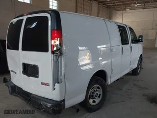 2008 GMC Savana Cargo Van with VIN 1GTGG25C481233460, listed as a IAAI auction lot 39630591 with 169,747 mi miles. Bid and sale history available at carsss.com. Image 4.