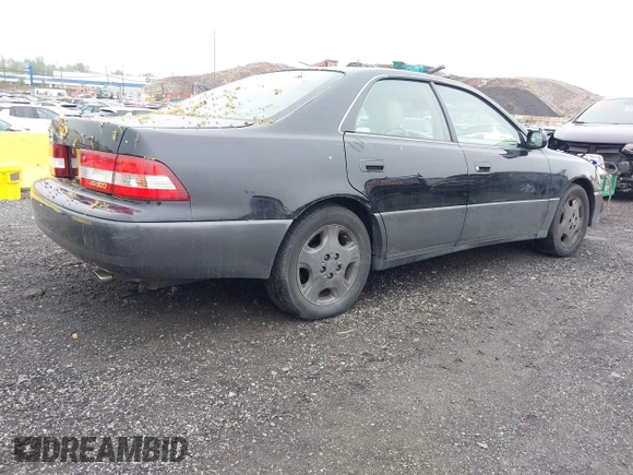 2001 Lexus ES 300 with VIN JT8BF28G310322006, listed as a IAAI auction lot 42203329 with 110,087 mi miles and . Bid and sale history available at carsss.com. Image 4.
