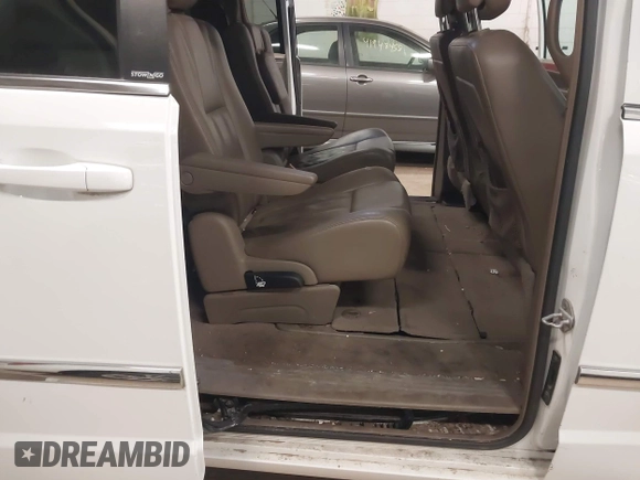 2014 Chrysler Town & Country Touring with VIN 2C4RC1BG5ER133350, listed as a IAAI auction lot 41967437 with 227,994 mi miles. Bid and sale history available at carsss.com. Image 8.