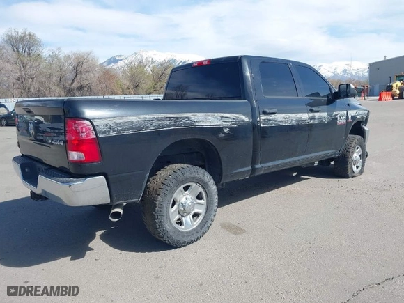 2018 Ram 2500 Tradesman with VIN 3C6UR5CL5JG359438, listed as a IAAI auction lot 39767267 with 148,103 mi miles. Bid and sale history available at carsss.com. Image 4.