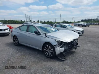 2021 Nissan Altima 2.5 SR with VIN 1N4BL4CV8MN407450, listed as a IAAI auction lot 41011267 with 27,605 mi miles. Bid and sale history available at carsss.com. Image 1.