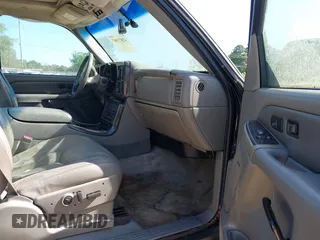 2003 GMC Yukon XL Denali with VIN 1GKFK66U43J248482, listed as a IAAI auction lot 42073907 with 286,896 mi miles. Bid and sale history available at carsss.com. Image 5.
