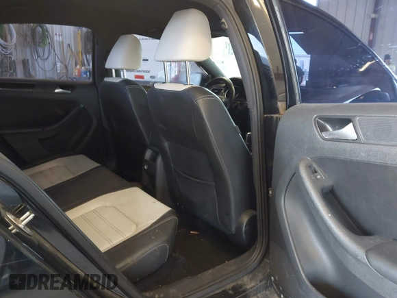 2015 Volkswagen Jetta SE with VIN 3VWD17AJ7FM415950, listed as a IAAI auction lot 42202024 with 107,877 mi miles and . Bid and sale history available at DreamBid. Image 8.