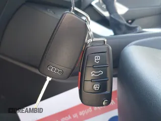 2022 Audi Q3 S line Premium Plus z VIN WA1EECF34N1048557, wystawiony jako IAAI lot #41758015 z przebiegiem 38 234 mil mil oraz . Historia ofert i sprzedaży dostępna na DreamBid. Obrazek 11.