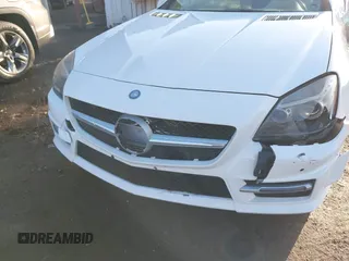 2015 Mercedes-Benz SLK-Class SLK 250 with VIN WDDPK4HA8FF111565, listed as a IAAI auction lot 41091420 with 37,873 mi miles. Bid and sale history available at carsss.com. Image 17.