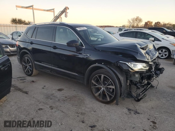 2023 Volkswagen Tiguan SEL R-Line z VIN 3VV4B7AX4PM125222, wystawiony jako Copart lot #79661984 z przebiegiem 9 024 mil mil oraz Szkoda całkowita • Salvage title. Historia ofert i sprzedaży dostępna na DreamBid. Obrazek 4.