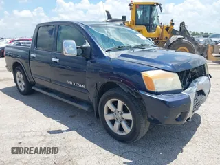 2008 Nissan Titan SE z VIN 1N6BA07D18N350232, wystawiony jako IAAI lot #42716663 z przebiegiem 231 829 mil mil oraz . Historia ofert i sprzedaży dostępna na DreamBid. Obrazek 1.