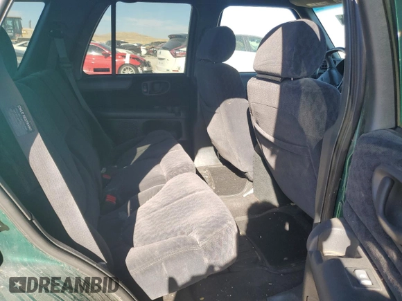 2000 GMC Jimmy SLE Convenience z VIN 1GKDT13W3Y2215035, wystawiony jako Copart lot #77484104 z przebiegiem 116 124 mil mil oraz Szkoda całkowita • Salvage title. Historia ofert i sprzedaży dostępna na DreamBid. Obrazek 10.