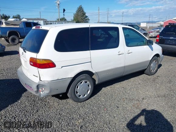 2000 Toyota Sienna CE with VIN 4T3ZF19C3YU189677, listed as a IAAI auction lot 41803833 with 201,661 mi miles. Bid and sale history available at carsss.com. Image 4.