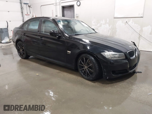 2011 BMW 3 Series 328i xDrive with VIN WBAPK7C5XBA818385, listed as a IAAI auction lot 41655317 with 113,639 mi miles. Bid and sale history available at carsss.com. Image 1.