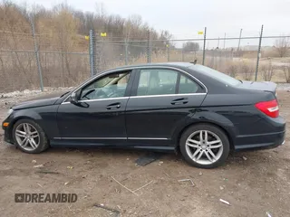 2013 Mercedes-Benz C 300 Sport с VIN WDDGF8AB9DR286014, выставлен на аукционе IAAI как лот 41878422 с пробегом 83 702 миль миль и . История ставок и продаж доступна на DreamBid. Изображение 14.