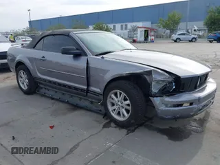 2006 Ford Mustang Standard with VIN 1ZVFT84N565189985, listed as a IAAI auction lot 41691191 with 131,847 mi miles and . Bid and sale history available at carsss.com. Image 1.