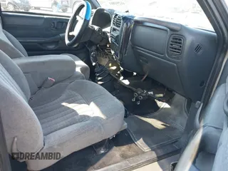 2000 Chevrolet S-10 LS with VIN 1GCCS1953Y8230205, listed as a IAAI auction lot 41291801 with 97,197 mi miles. Bid and sale history available at carsss.com. Image 5.