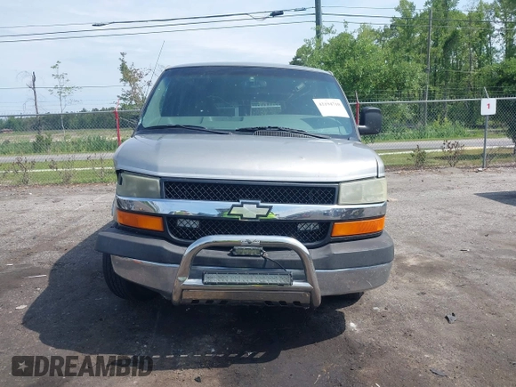 2003 Chevrolet Express Passenger z VIN 1GBFG15X131201183, wystawiony jako IAAI lot #42194710 z przebiegiem 207 602 mil mil oraz . Historia ofert i sprzedaży dostępna na DreamBid. Obrazek 12.