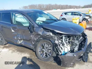 2019 Toyota Highlander Hybrid LE z VIN 5TDBGRFH3KS076303, wystawiony jako IAAI lot #41770576 z przebiegiem 15 591 mil mil oraz . Historia ofert i sprzedaży dostępna na DreamBid. Obrazek 18.