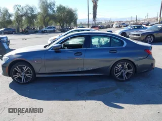 2022 BMW 3 Series 330e with VIN 3MW5P7J05N8C77293, listed as a IAAI auction lot 41322532 with 1 mi miles. Bid and sale history available at carsss.com. Image 13.