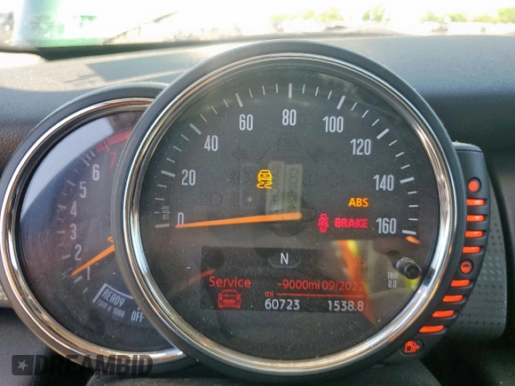 2015 MINI Hardtop 4 Door with VIN WMWXS5C55FT832533, listed as a Copart auction lot 53656465 with 60,723 mi miles and Salvage Title. Bid and sale history available at DreamBid. Image 9.