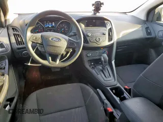 2018 Ford Focus SE z VIN 1FADP3F2XJL277462, wystawiony jako Copart lot #60360985 z przebiegiem 81 831 mil mil oraz Czysty tytuł • Clean title. Historia ofert i sprzedaży dostępna na DreamBid. Obrazek 8.