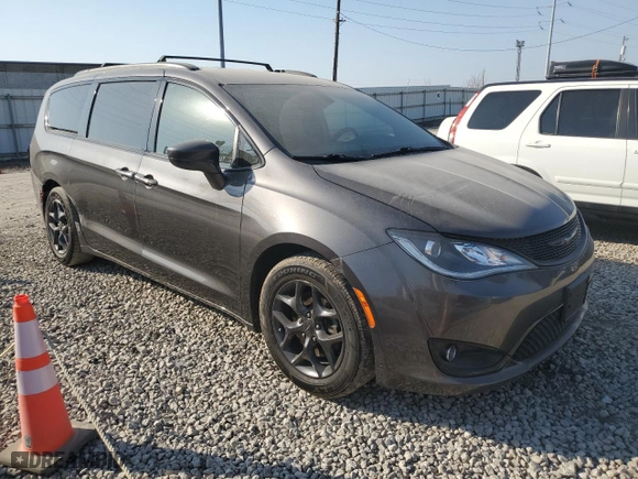 2018 Chrysler Pacifica Touring L with VIN 2C4RC1BGXJR189133, listed as a Copart auction lot 48592805 with 96,279 mi miles and Salvage Title. Bid and sale history available at carsss.com. Image 4.