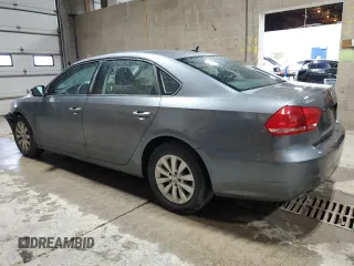 2014 Volkswagen Passat S z VIN 1VWAS7A39EC024588, wystawiony jako Copart lot #57968045 z przebiegiem 131 284 mil mil oraz Szkoda całkowita • Salvage title. Historia ofert i sprzedaży dostępna na DreamBid. Obrazek 2.
