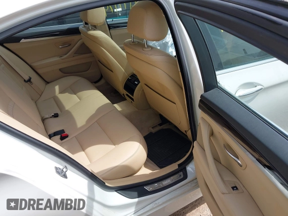 2014 BMW 5 Series 528i z VIN WBA5A5C52ED502948, wystawiony jako IAAI lot #42179994 z przebiegiem 120 601 mil mil oraz . Historia ofert i sprzedaży dostępna na DreamBid. Obrazek 8.
