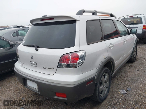 2003 Mitsubishi Outlander XLS with VIN JA4LX41G33U026899, listed as a IAAI auction lot 41380473 with 197,736 mi miles. Bid and sale history available at carsss.com. Image 4.