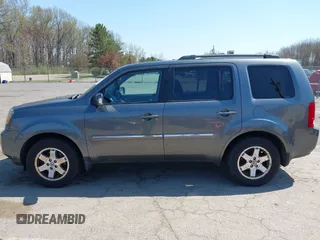 2011 Honda Pilot Touring with VIN 5FNYF4H94BB035415, listed as a IAAI auction lot 42126738 with 239,273 mi miles. Bid and sale history available at carsss.com. Image 14.
