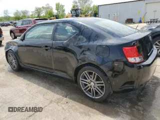 2013 Scion tC z VIN JTKJF5C70D3064576, wystawiony jako Copart lot #56104725 z przebiegiem 83 379 mil mil oraz Szkody całkowita. Historia ofert i sprzedaży dostępna na DreamBid. Obrazek 2.