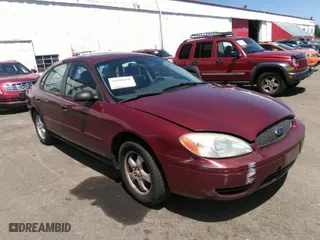 2005 Ford Taurus SE with VIN 1FAFP53U85A129306, listed as a IAAI auction lot 40585457 with 329,569 mi miles. Bid and sale history available at carsss.com. Image 1.