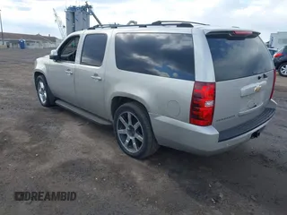 2007 Chevrolet Suburban LT with VIN 1GNFK16327J210722, listed as a IAAI auction lot 41899366 with 1 mi miles. Bid and sale history available at carsss.com. Image 3.