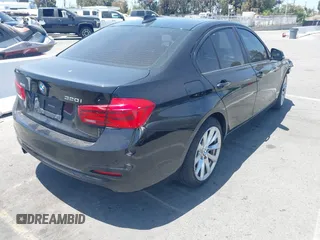 2016 BMW 3 Series 320i xDrive z VIN WBA8E5G55GNT94401, wystawiony jako IAAI lot #42544549 z przebiegiem 79 318 mil mil oraz . Historia ofert i sprzedaży dostępna na DreamBid. Obrazek 4.